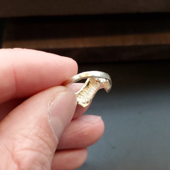 Size 4 925 Sterling Silver Rustic Odd Pattern Petite Ring - Picture 3 of 6